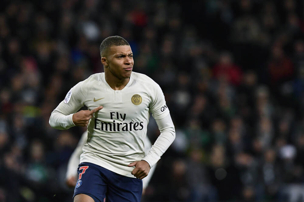 解放军海报中3艘美军核潜艇被拦截